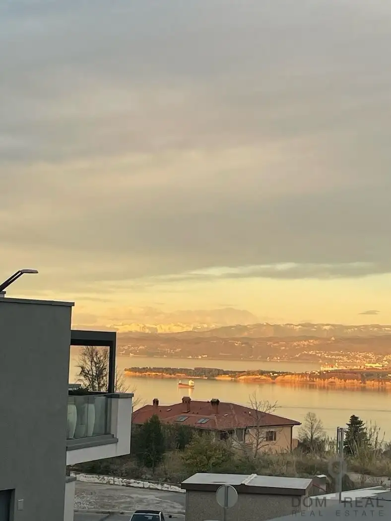 Flat 129m² in Slovenia, Koper. Priced at 460000€ rent photo-1