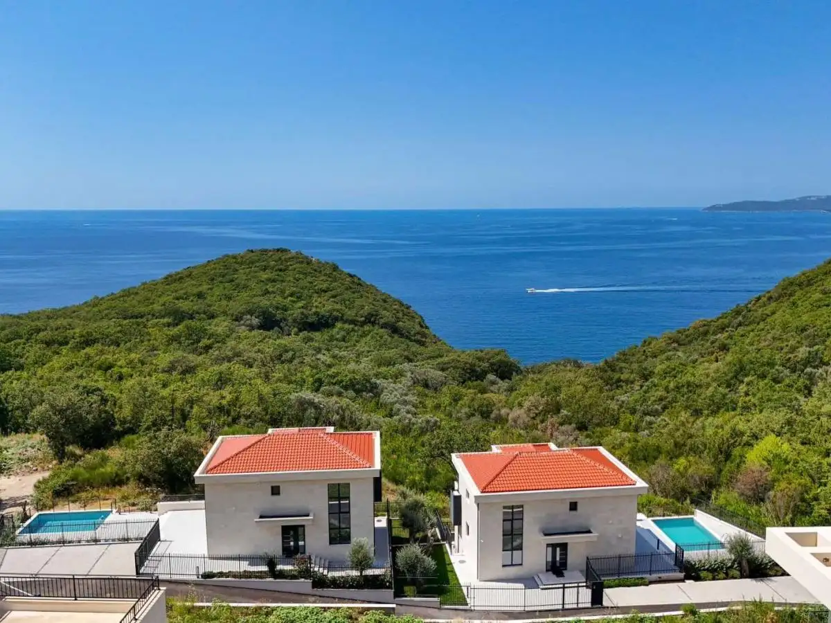 House 318m² in Montenegro, Rezevici. Priced at 1150000€ rent photo-1