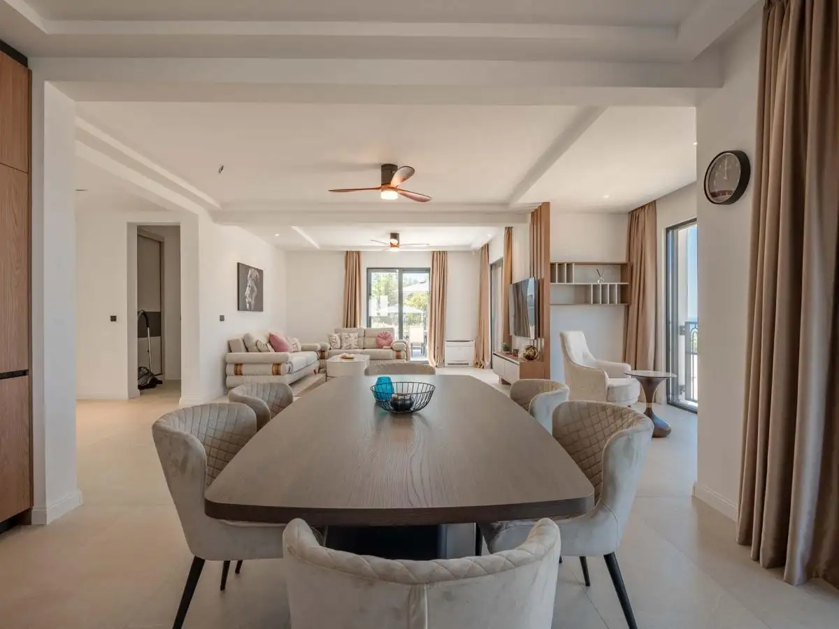 House 318m² in Montenegro, Rezevici. Priced at 1150000€ rent photo-3