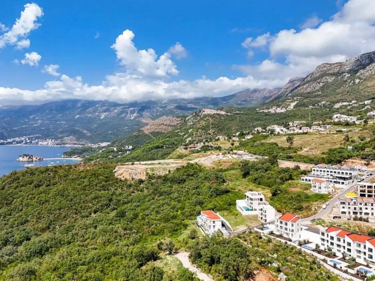 House 318m² in Montenegro, Rezevici. Priced at 1150000€ rent photo-6