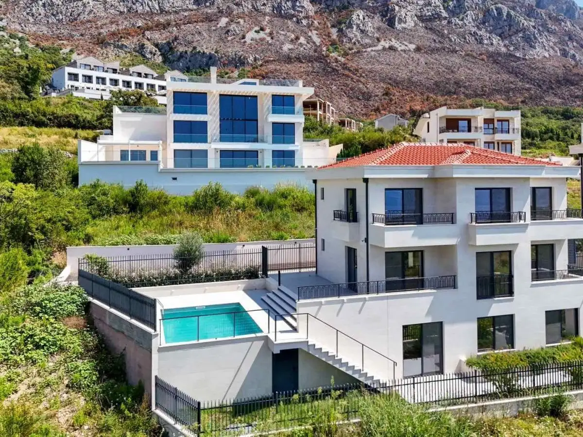 House 318m² in Montenegro, Rezevici. Priced at 1150000€ rent photo-7