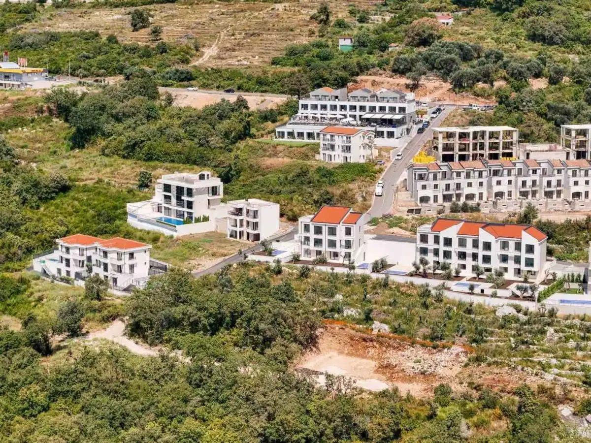 House 318m² in Montenegro, Rezevici. Priced at 1150000€ rent photo-10