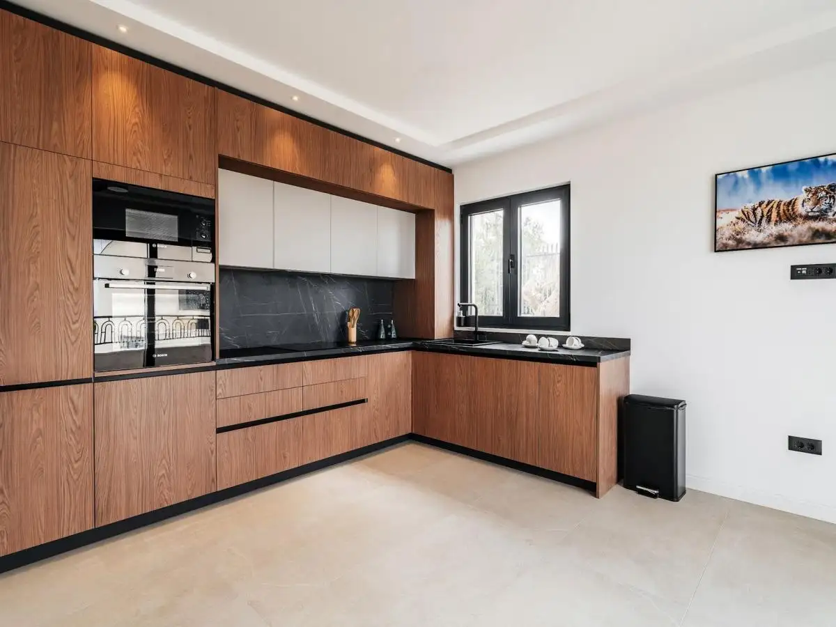 House 318m² in Montenegro, Rezevici. Priced at 1150000€ rent photo-11