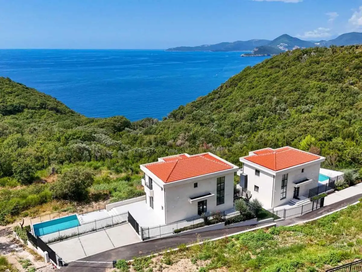 House 318m² in Montenegro, Rezevici. Priced at 1150000€ rent photo-14