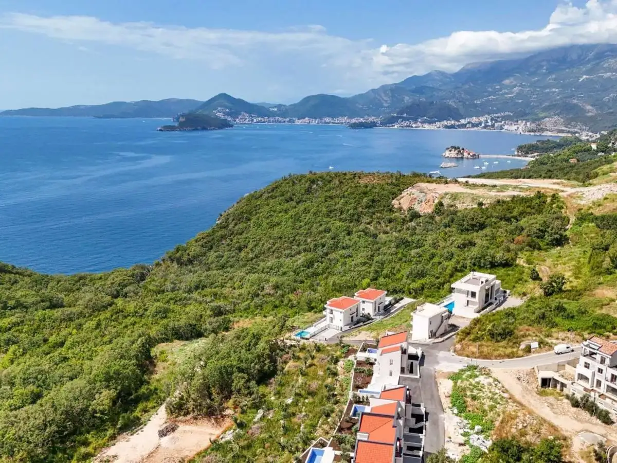 House 318m² in Montenegro, Rezevici. Priced at 1150000€ rent photo-24