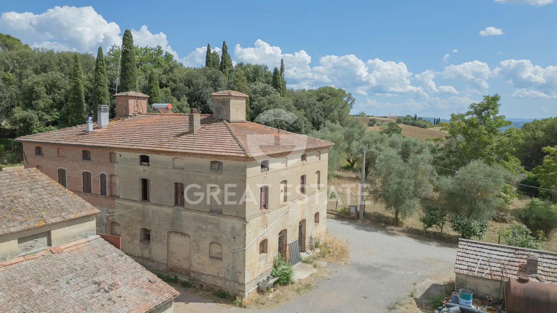 House 860m² in Italy, Perugia. Priced at 485000€ rent photo-1