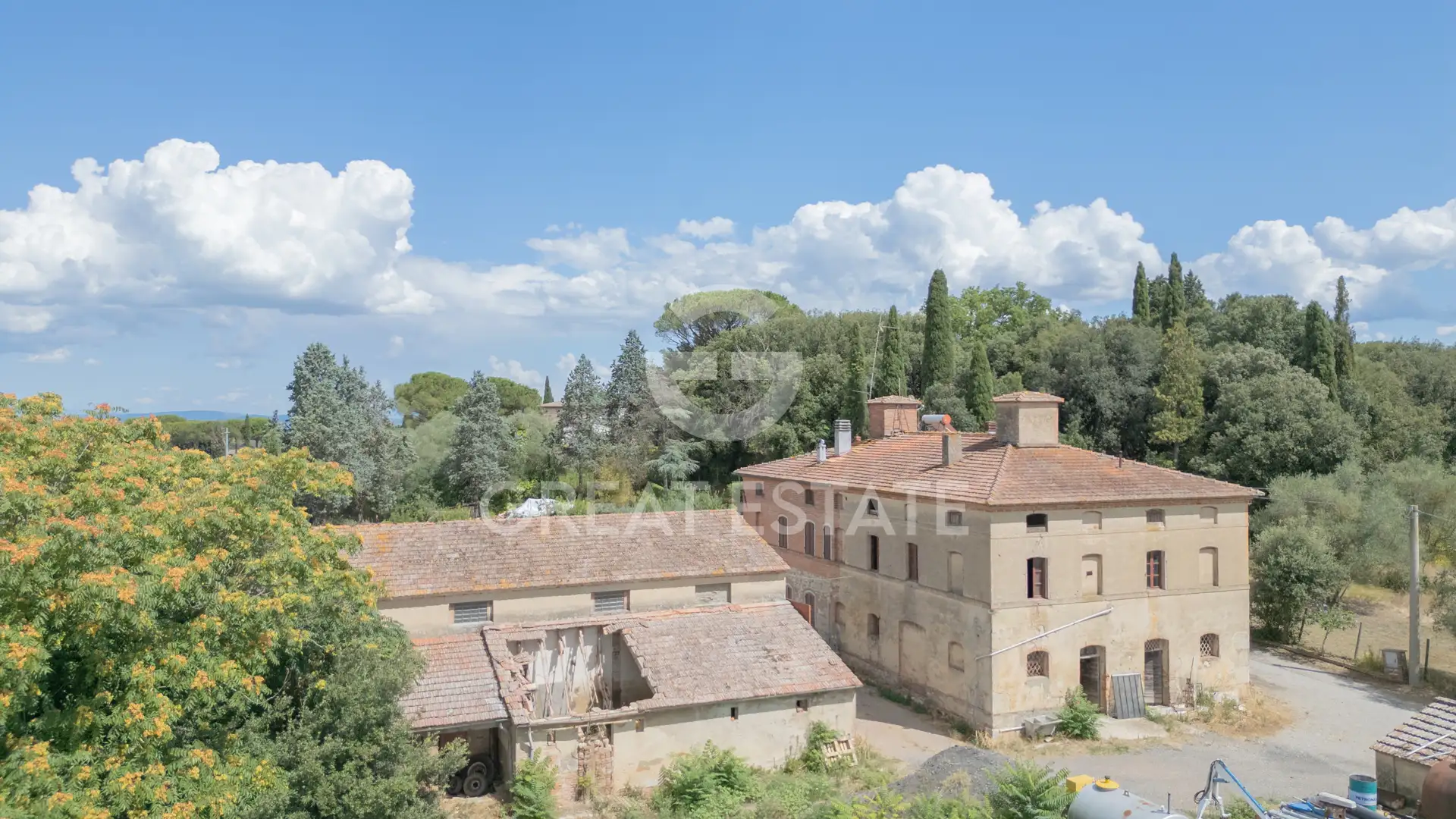 House 860m² in Italy, Perugia. Priced at 485000€ rent photo-2