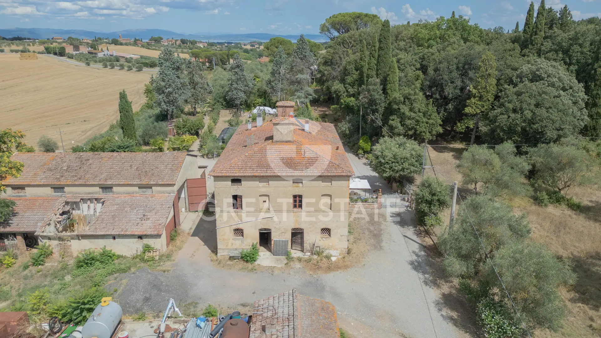 House 860m² in Italy, Perugia. Priced at 485000€ rent photo-9