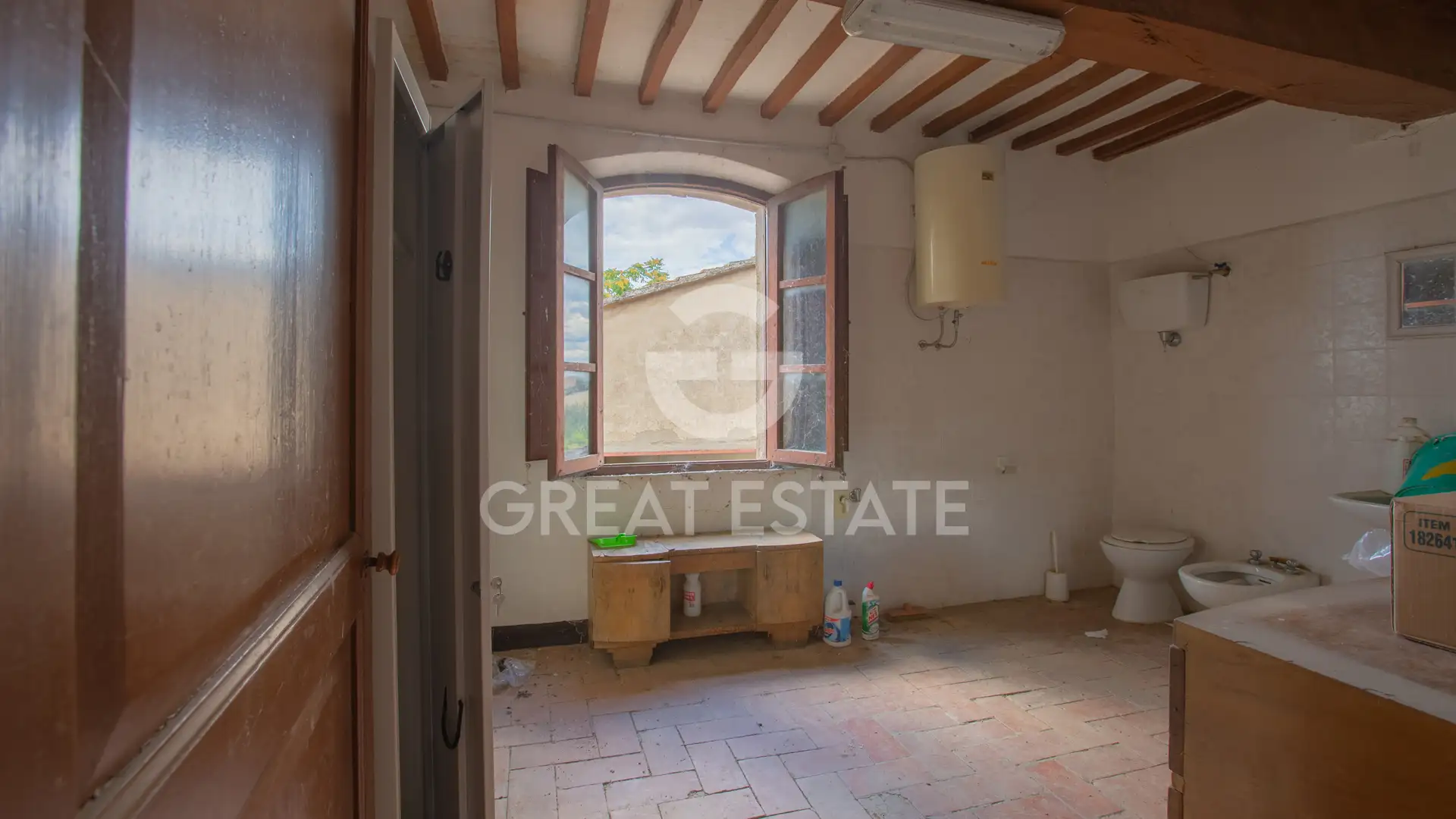House 860m² in Italy, Perugia. Priced at 485000€ rent photo-14