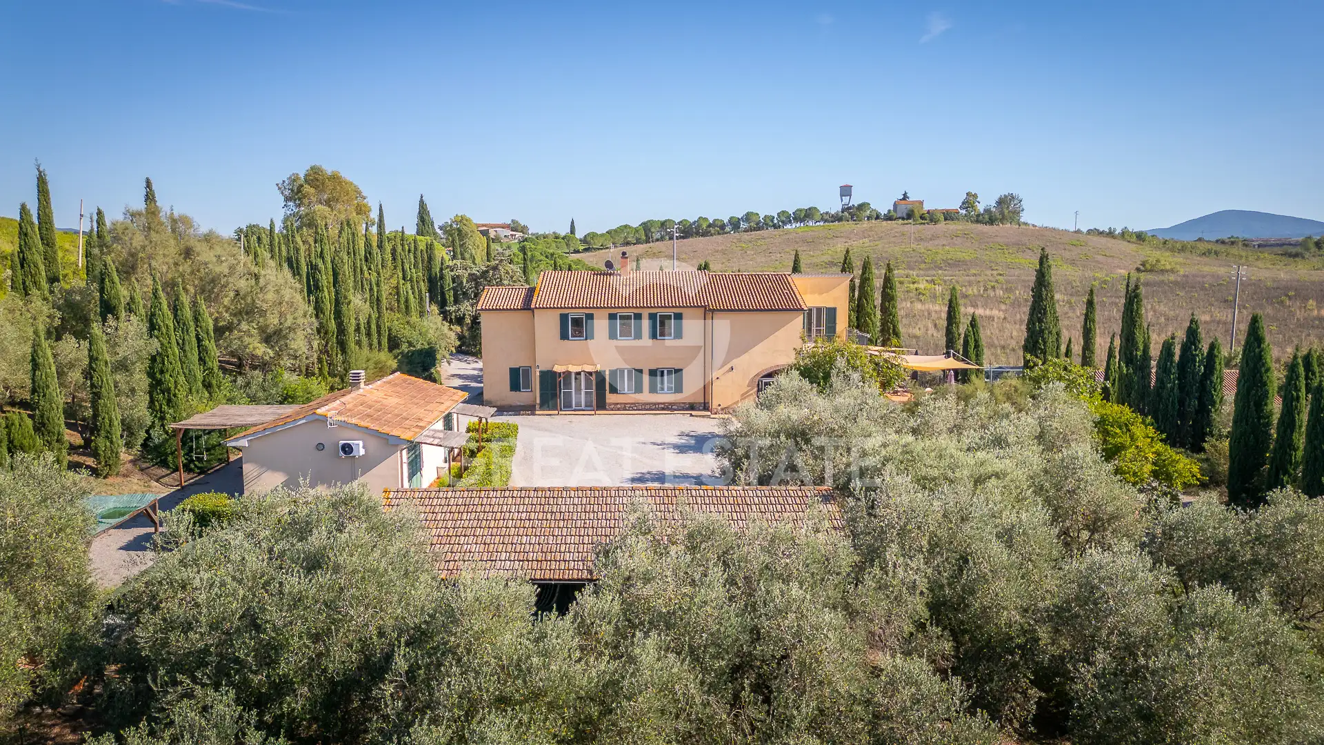 Country House 859m² in Italy, Grosseto. Priced at 4500000€ rent photo-3