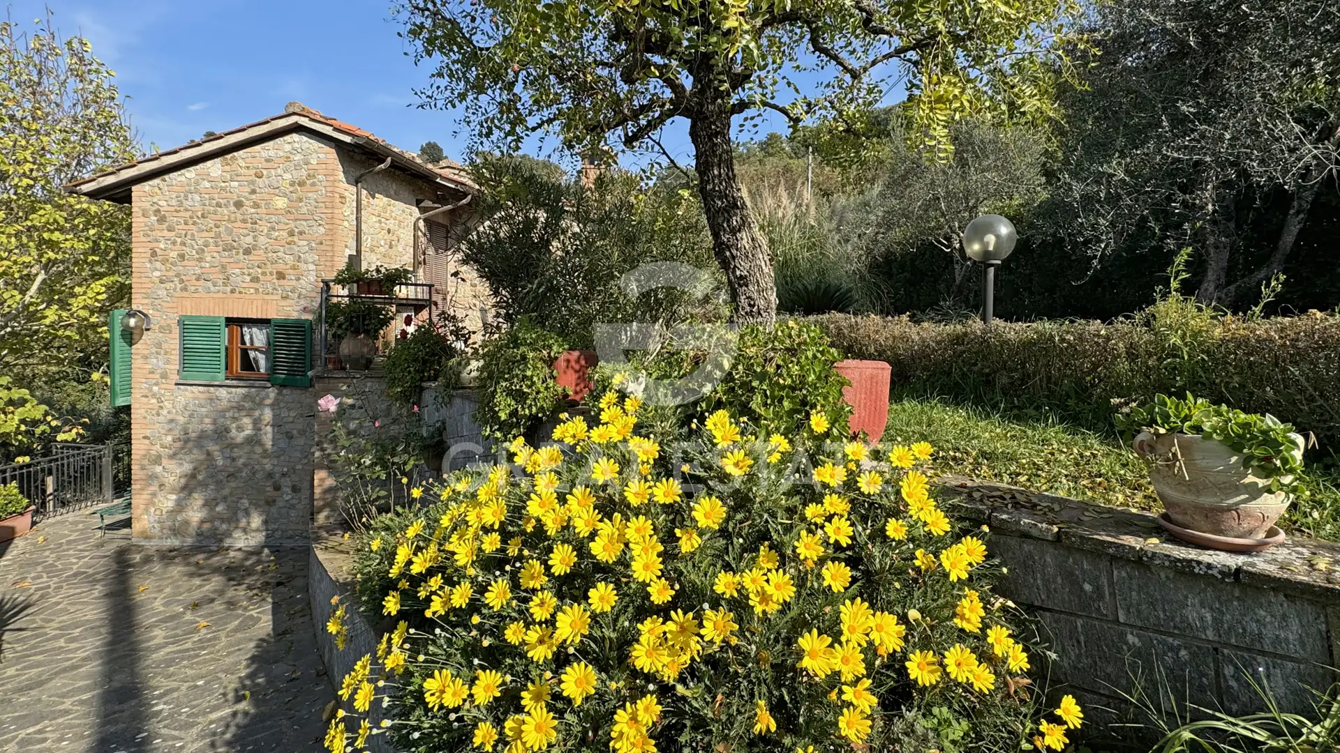 House 167m² in Italy, Perugia. Priced at 370000€ rent photo-2