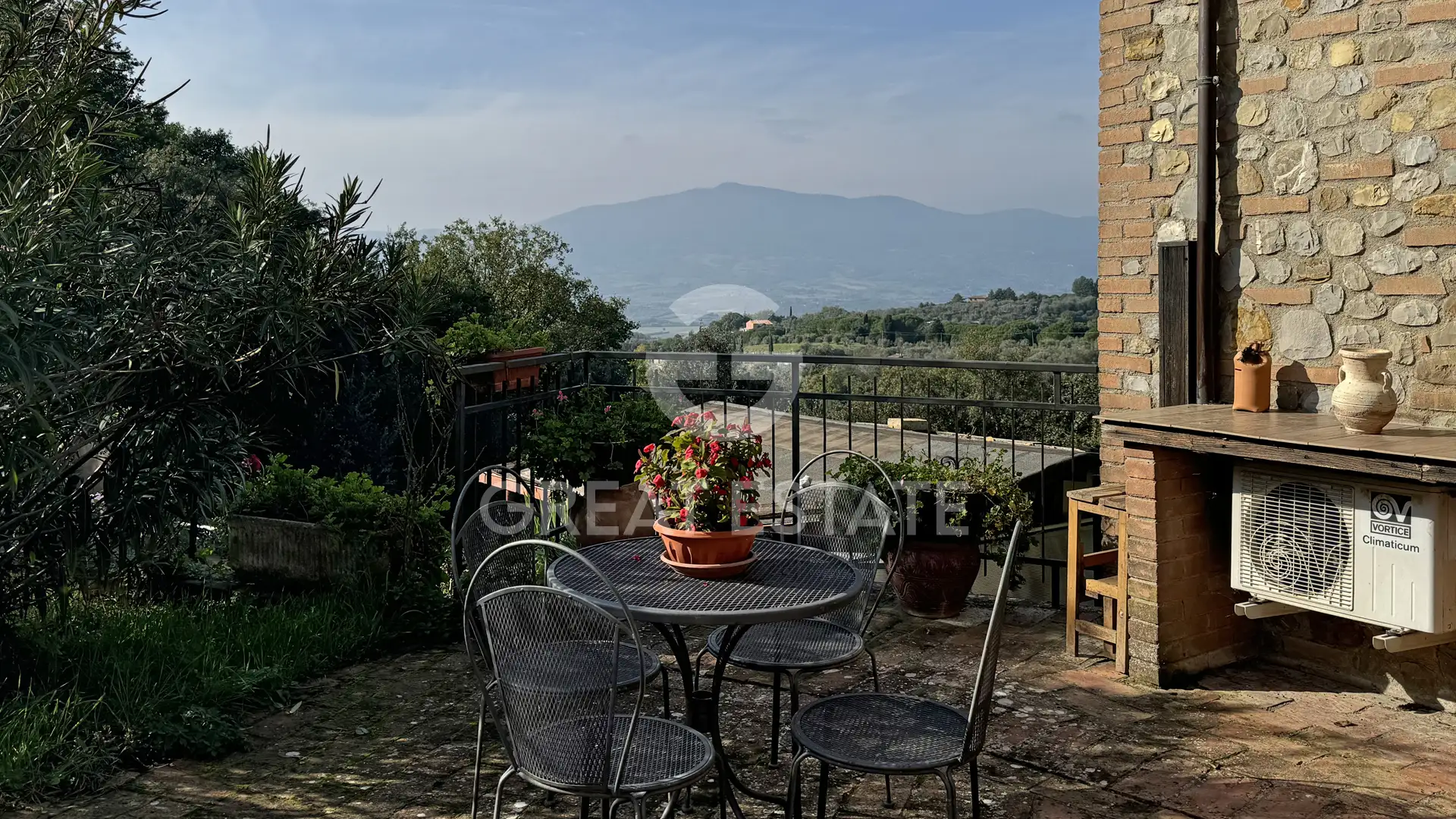 House 167m² in Italy, Perugia. Priced at 370000€ rent photo-9