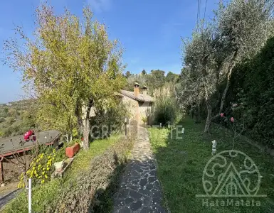 Buy in Italy for 370000€