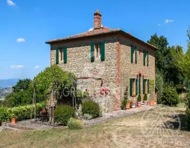 Buy in Italy for 620000€