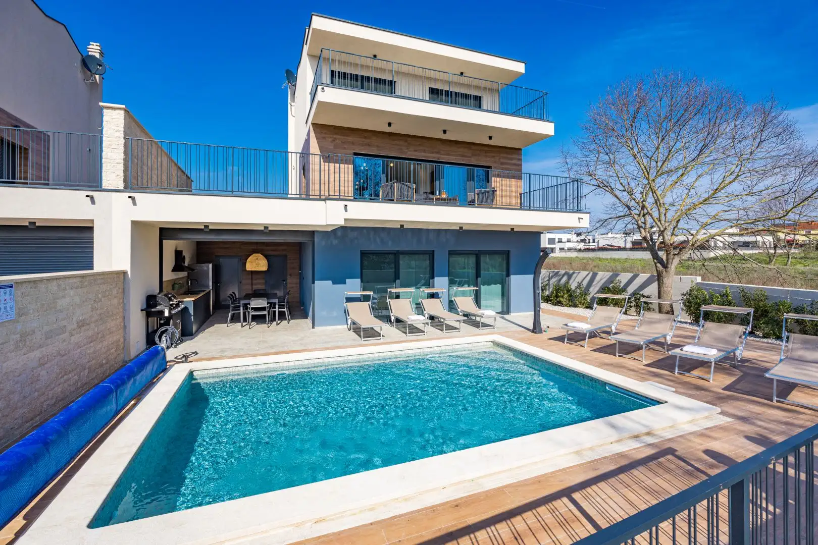 Villa 244m² in Croatia, Banjole. Priced at 899000€ rent photo-1