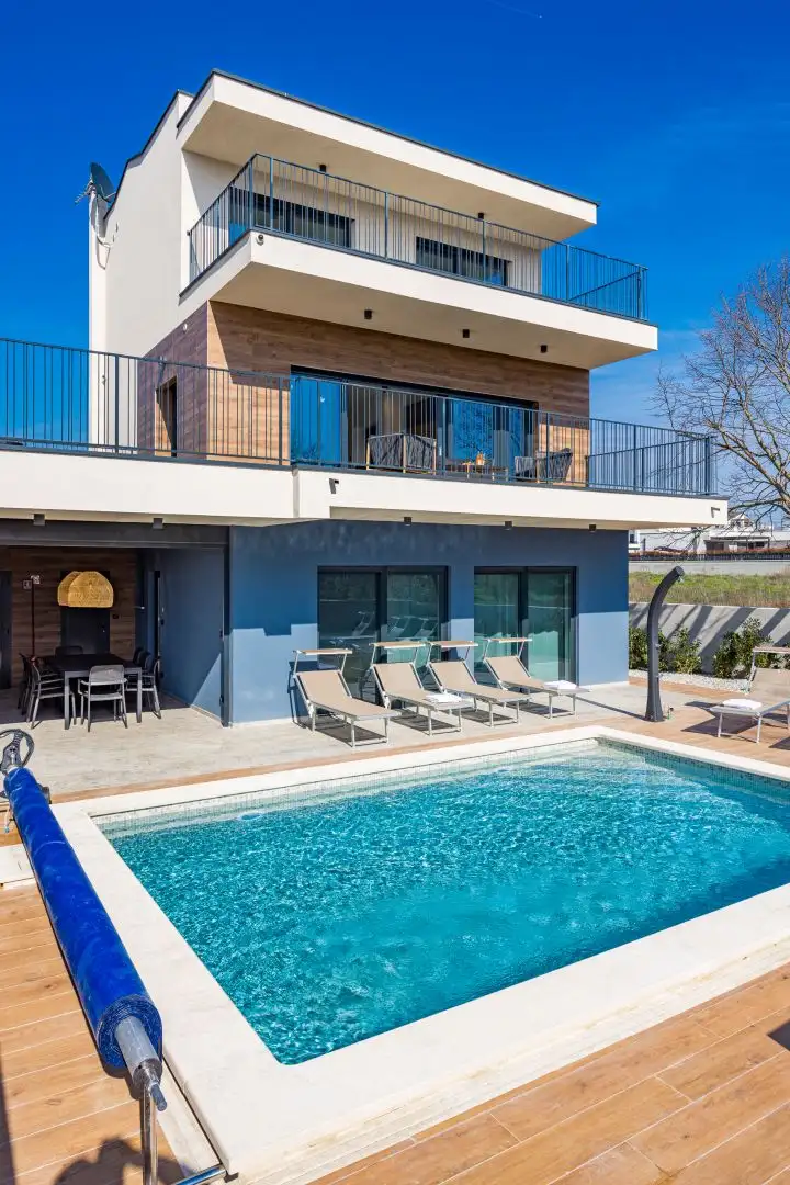Villa 244m² in Croatia, Banjole. Priced at 899000€ rent photo-8