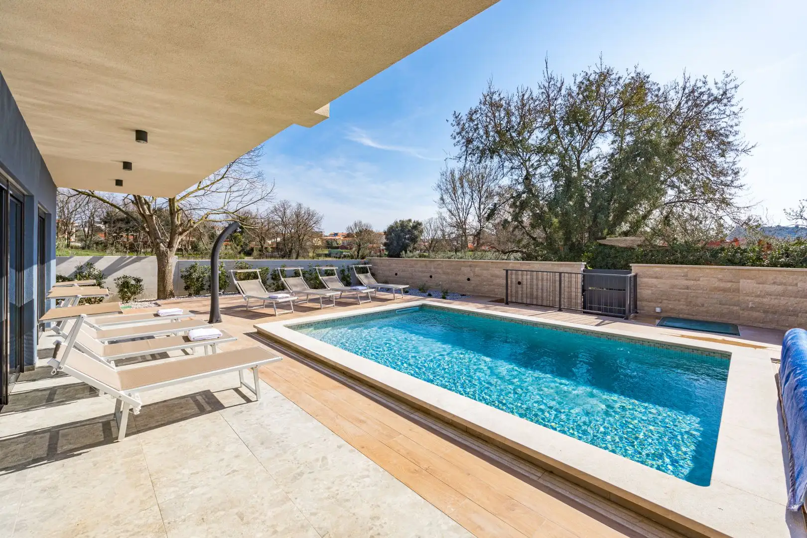 Villa 244m² in Croatia, Banjole. Priced at 899000€ rent photo-20