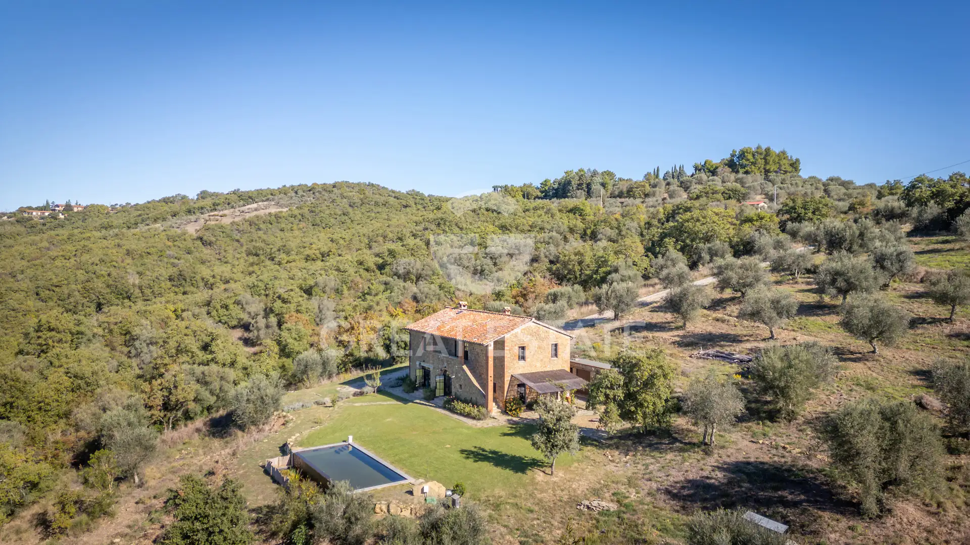 House 282m² in Italy, Perugia. Priced at 990000€ rent photo-3