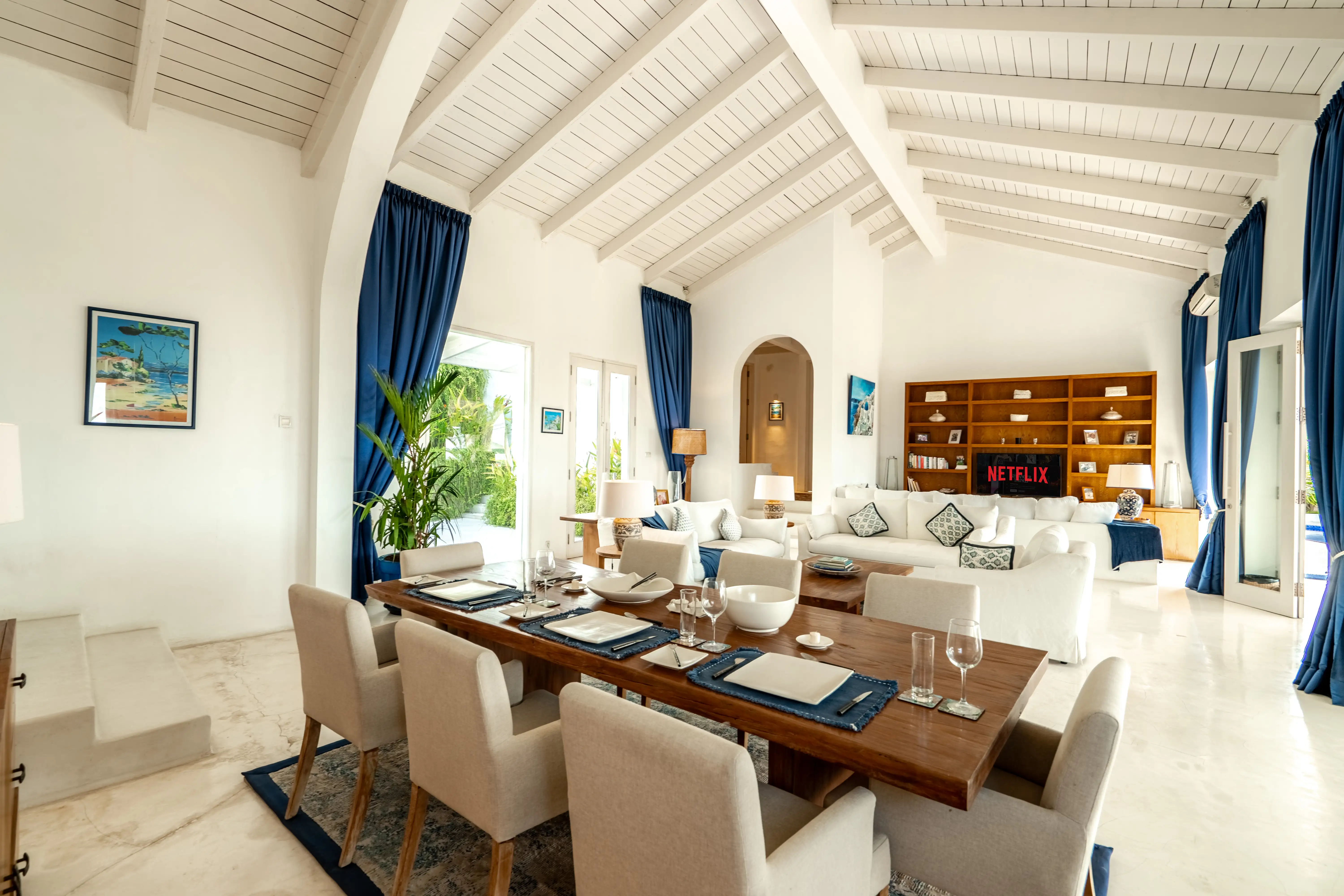 Villa 400m² in Indonesia, Bukit. Priced at 1800000$ rent photo-16