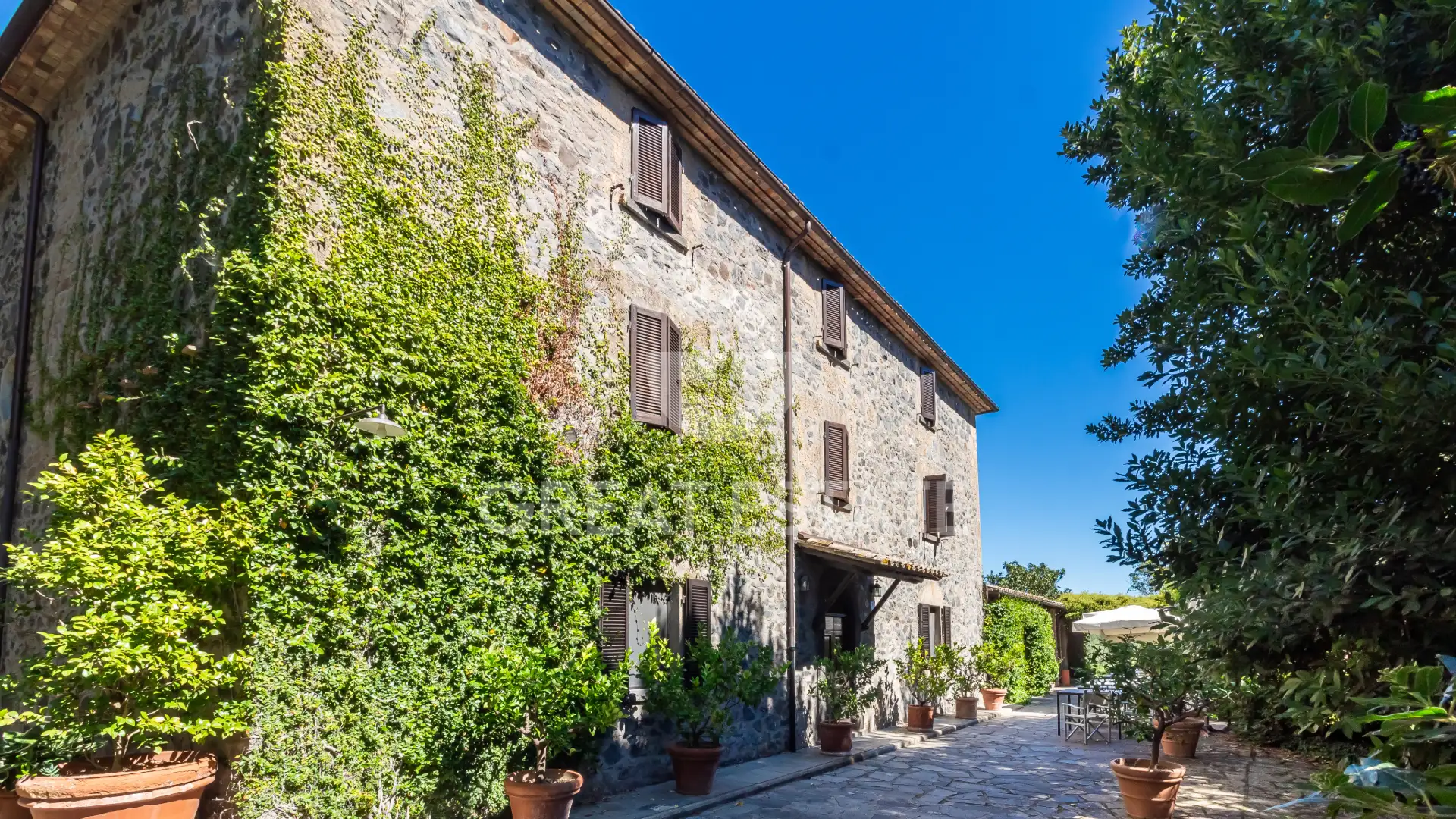 House 840m² in Italy, Terney. Priced at 1400000€ rent photo-2