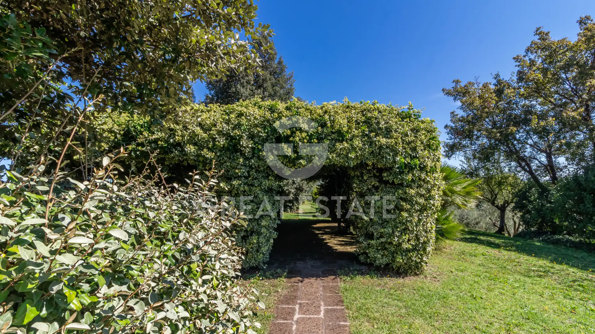 House 840m² in Italy, Terney. Priced at 1400000€ rent photo-9