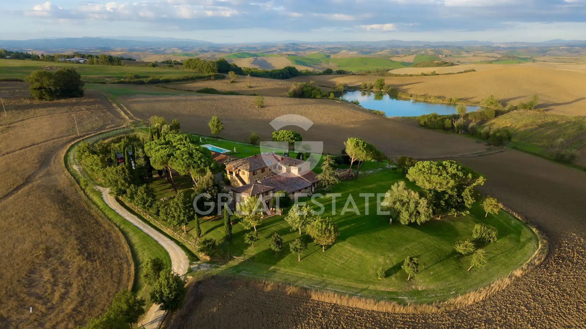 House 1022m² in Italy, Siena. Priced at 3500000€ rent photo-1