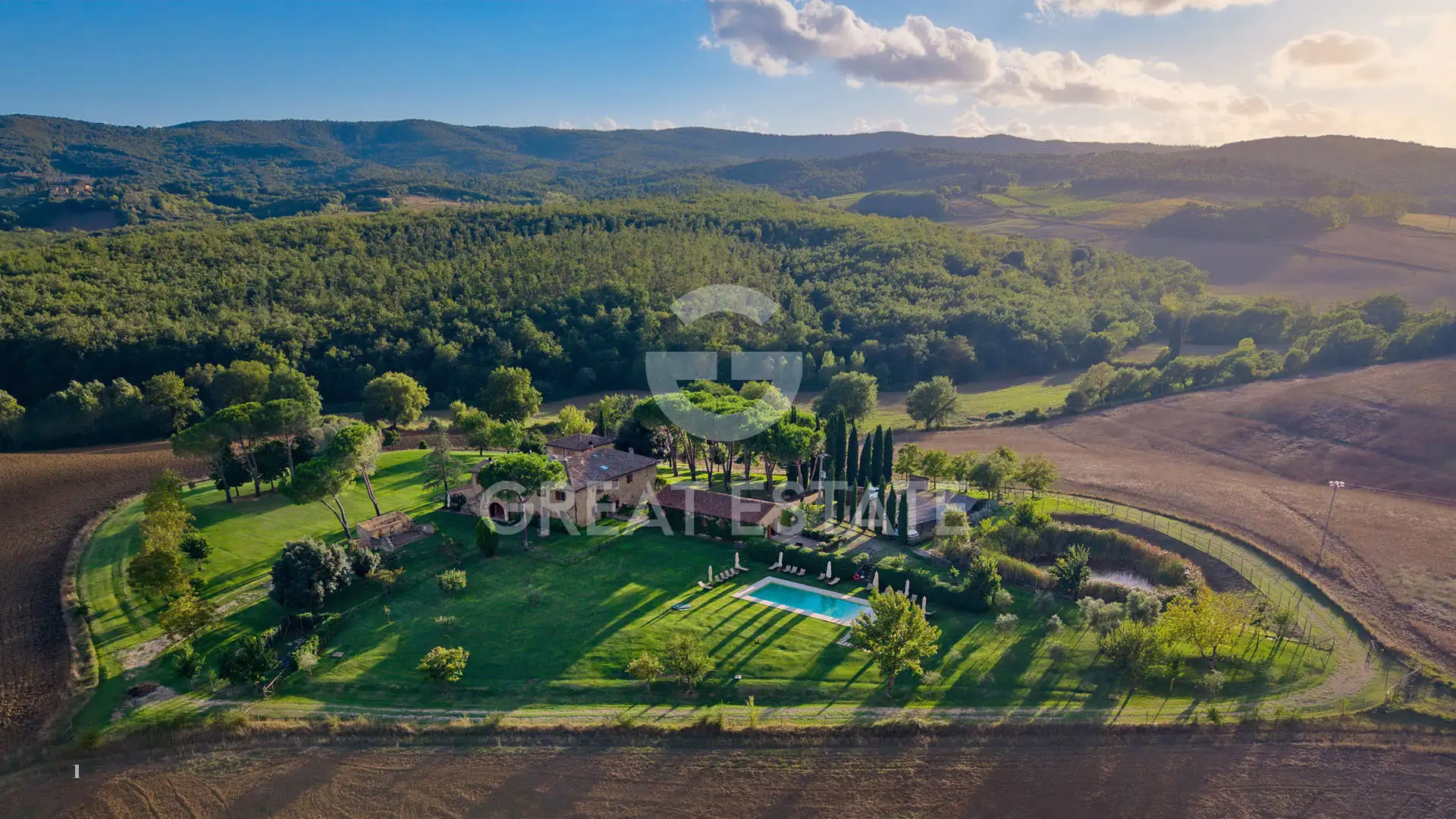 House 1022m² in Italy, Siena. Priced at 3500000€ rent photo-2