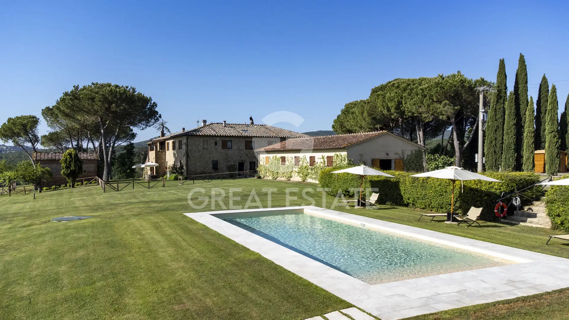 House 1022m² in Italy, Siena. Priced at 3500000€ rent photo-3