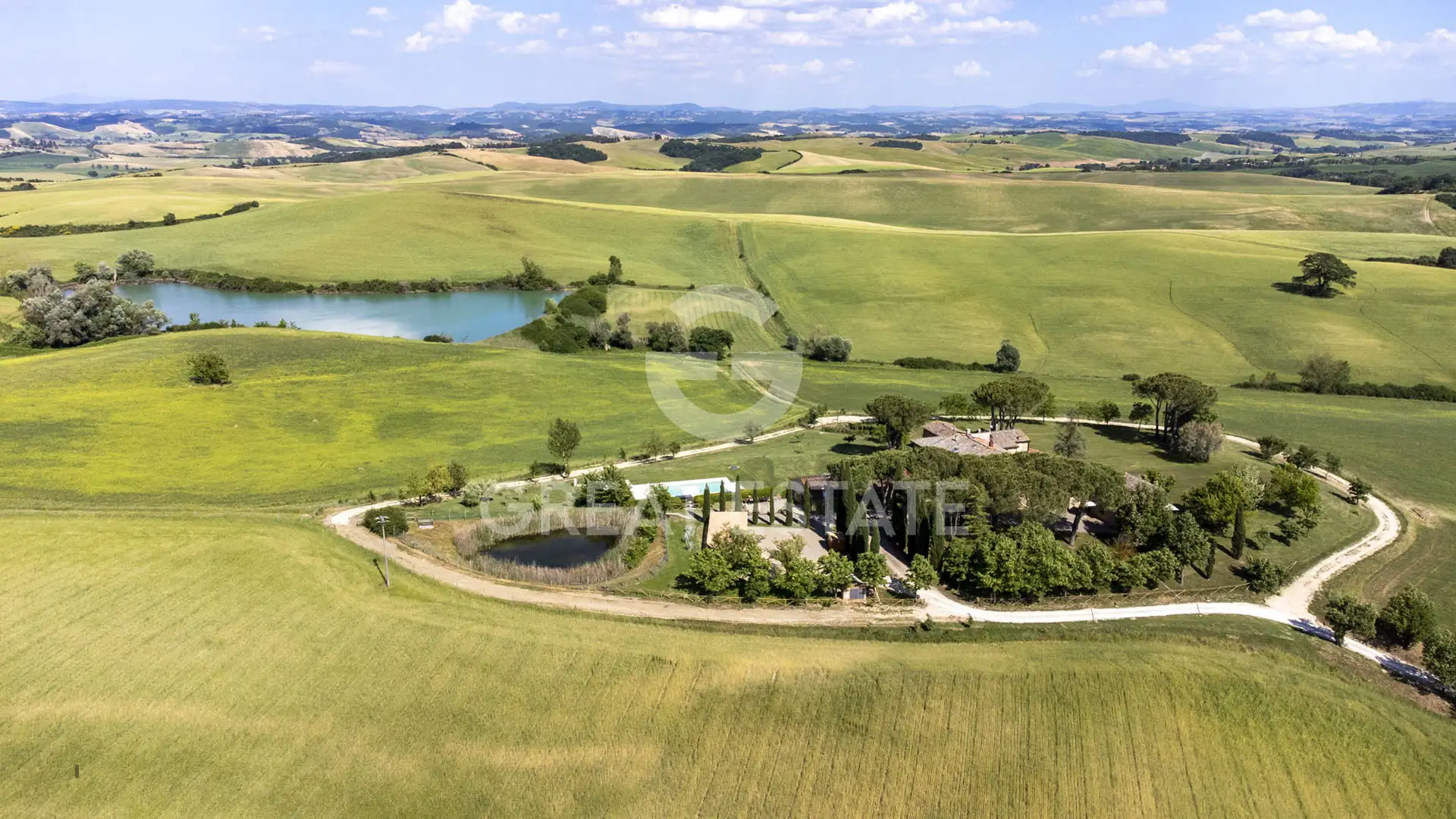 House 1022m² in Italy, Siena. Priced at 3500000€ rent photo-6