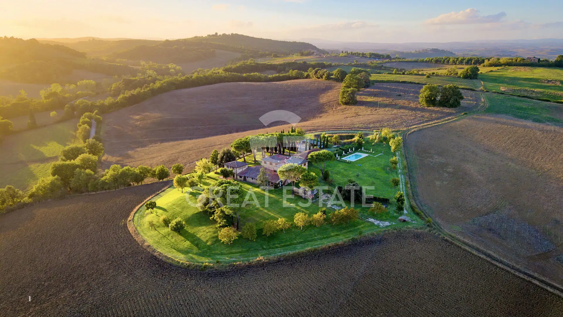House 1022m² in Italy, Siena. Priced at 3500000€ rent photo-8