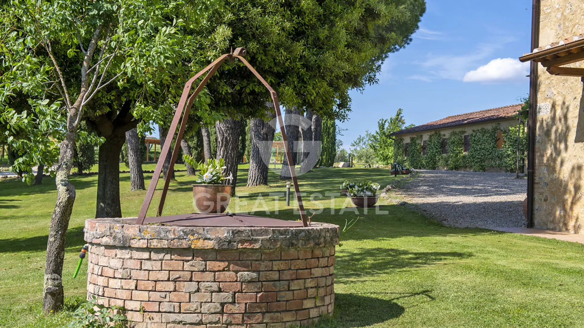House 1022m² in Italy, Siena. Priced at 3500000€ rent photo-10