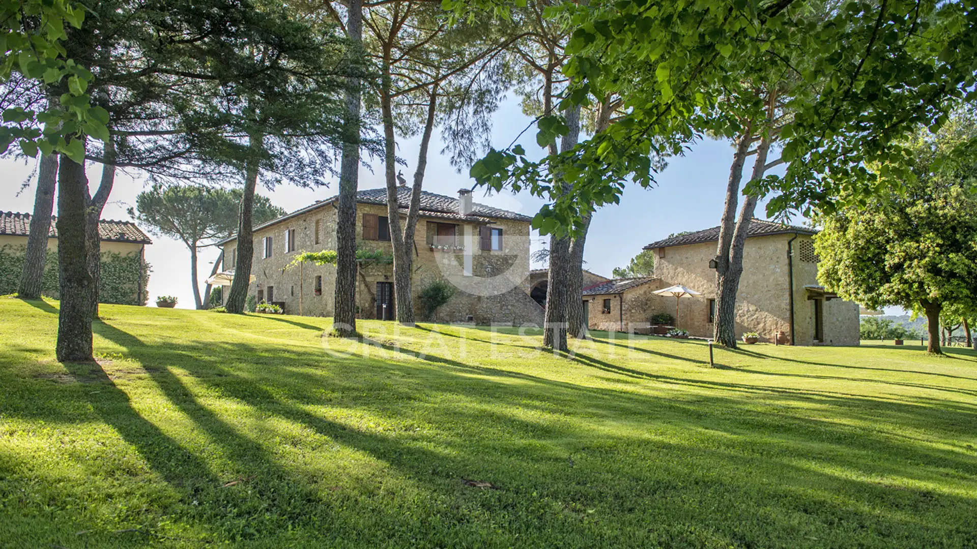 House 1022m² in Italy, Siena. Priced at 3500000€ rent photo-11