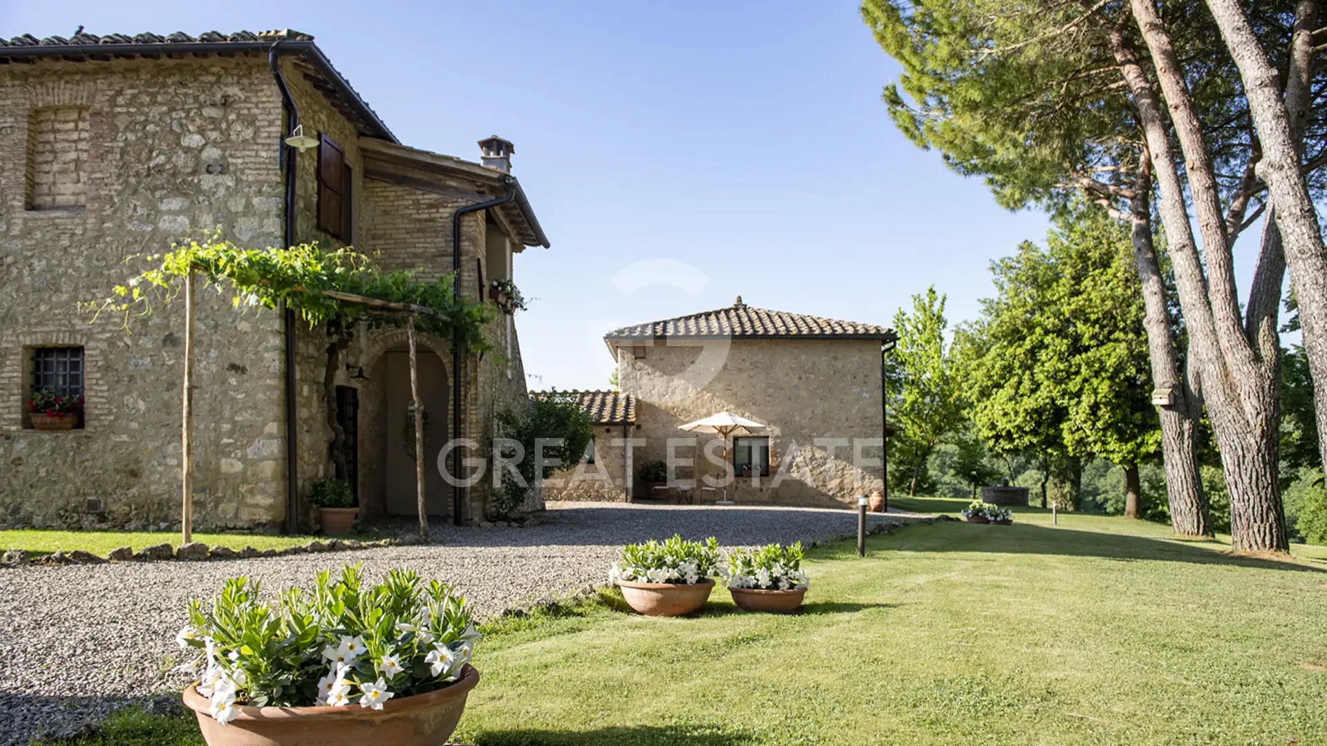 House 1022m² in Italy, Siena. Priced at 3500000€ rent photo-12