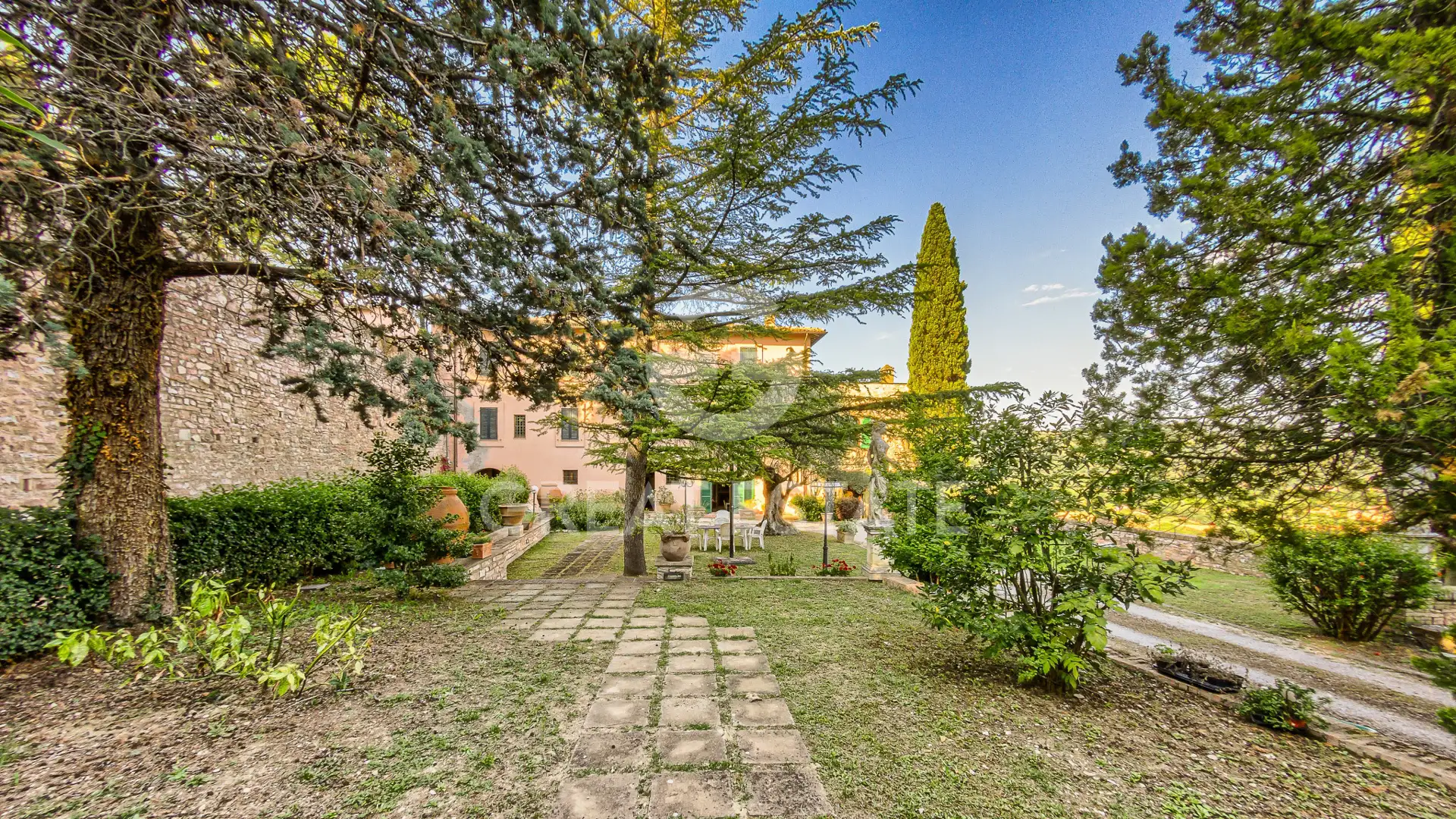 Villa 567m² in Italy, Perugia. Priced at 1550000€ rent photo-5