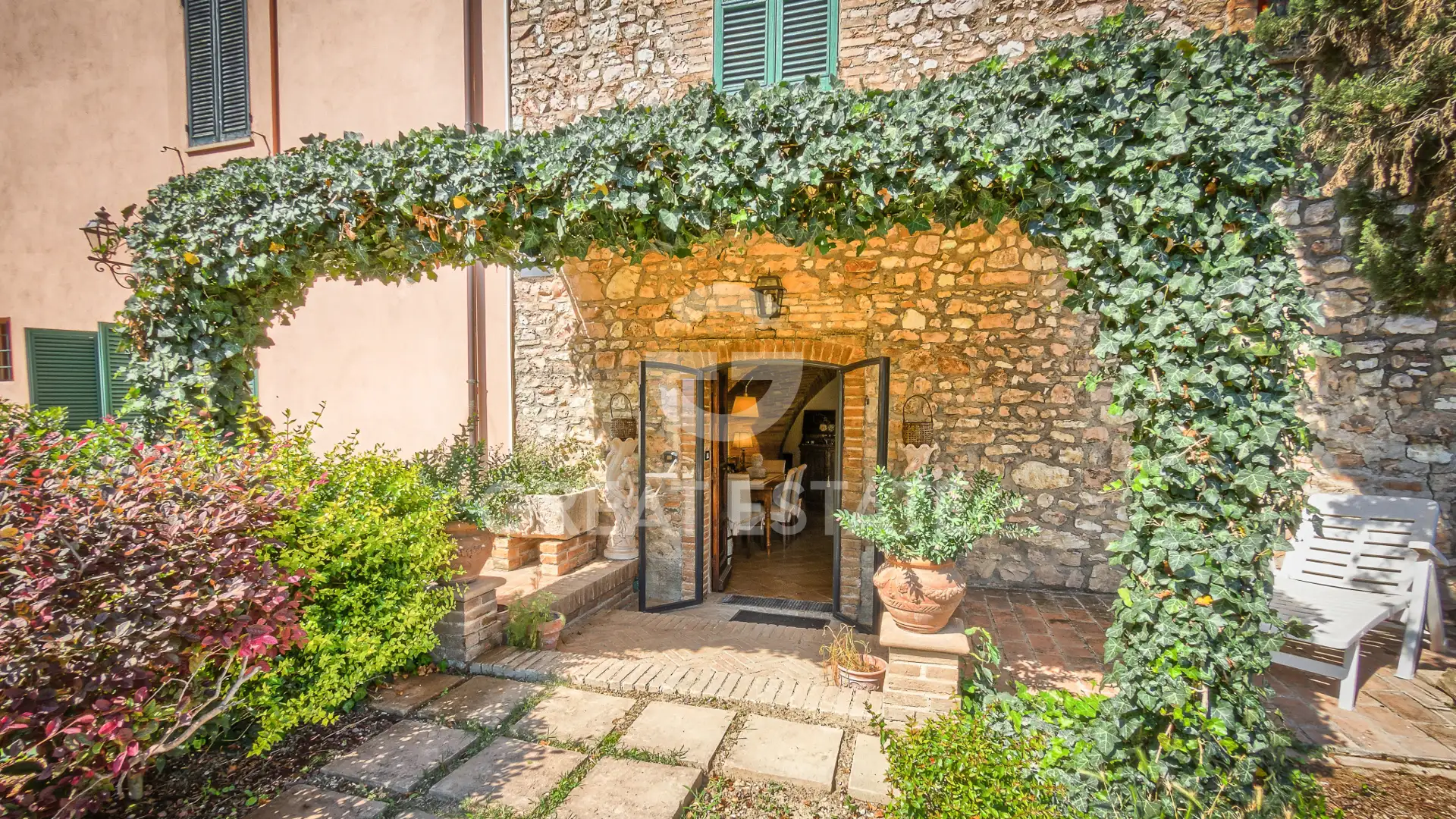 Villa 567m² in Italy, Perugia. Priced at 1550000€ rent photo-8