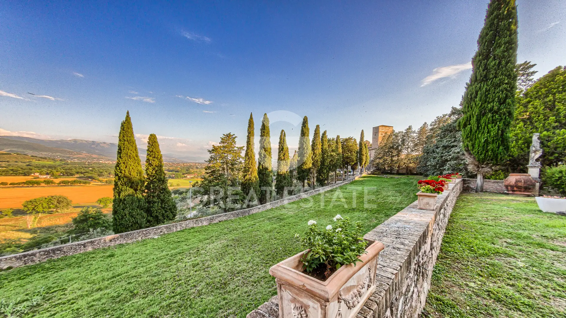 Villa 567m² in Italy, Perugia. Priced at 1550000€ rent photo-14