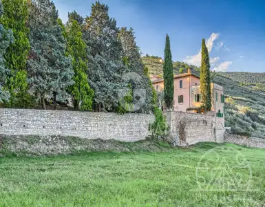 Buy in Italy for 1550000€
