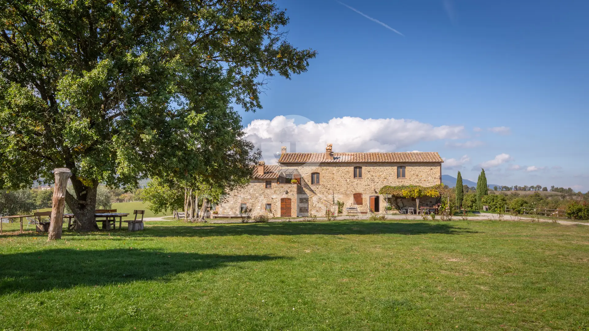 House 511m² in Italy, Perugia. Priced at 1780000€ rent photo-8