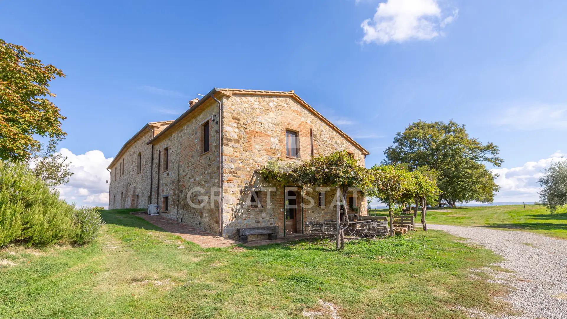 House 511m² in Italy, Perugia. Priced at 1780000€ rent photo-12