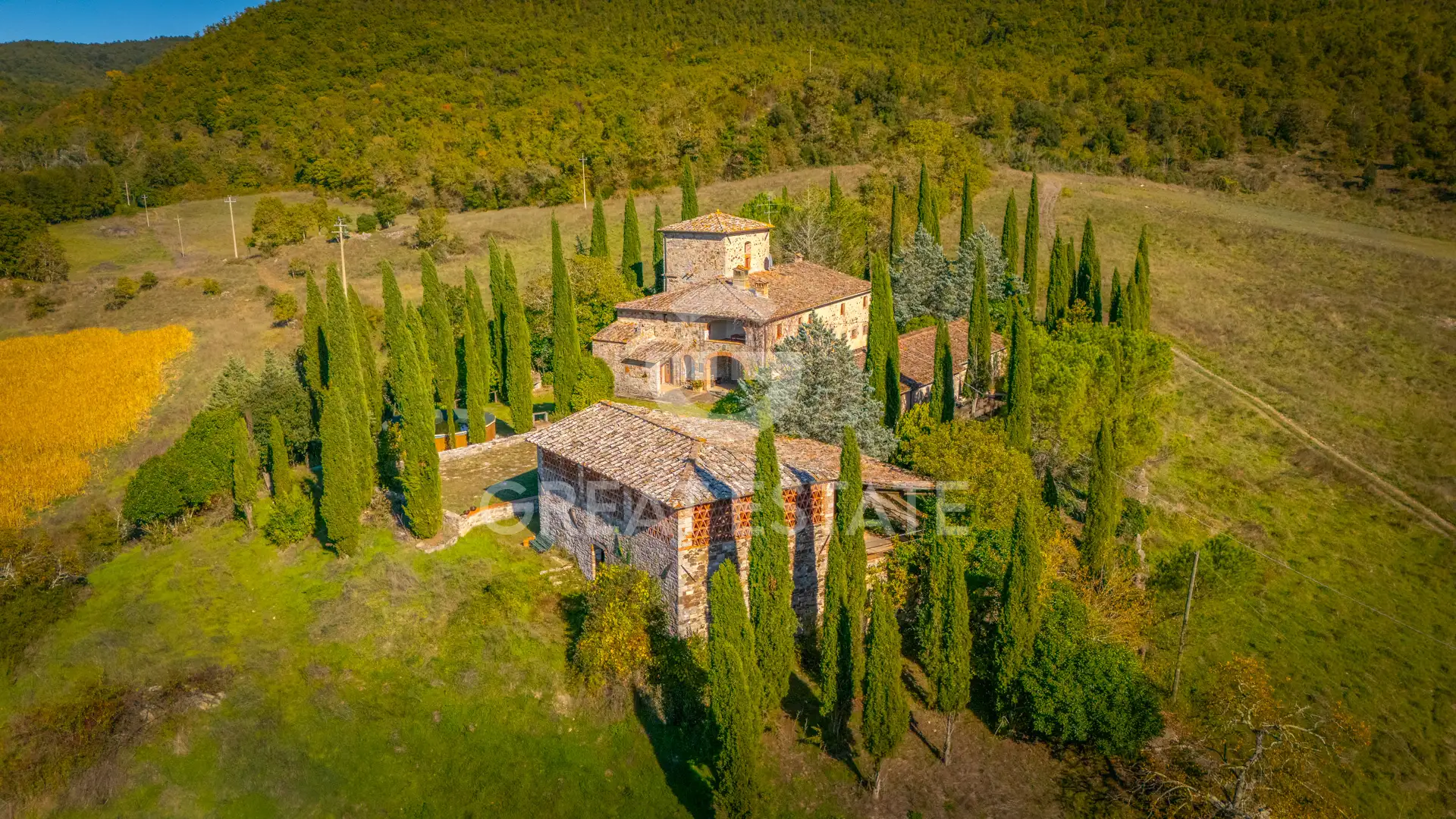 House 840m² in Italy, Siena. Priced at 1190000€ rent photo-1