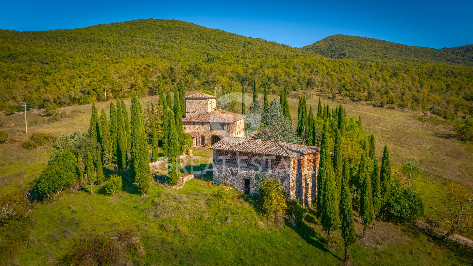 House 840m² in Italy, Siena. Priced at 1190000€ rent photo-2
