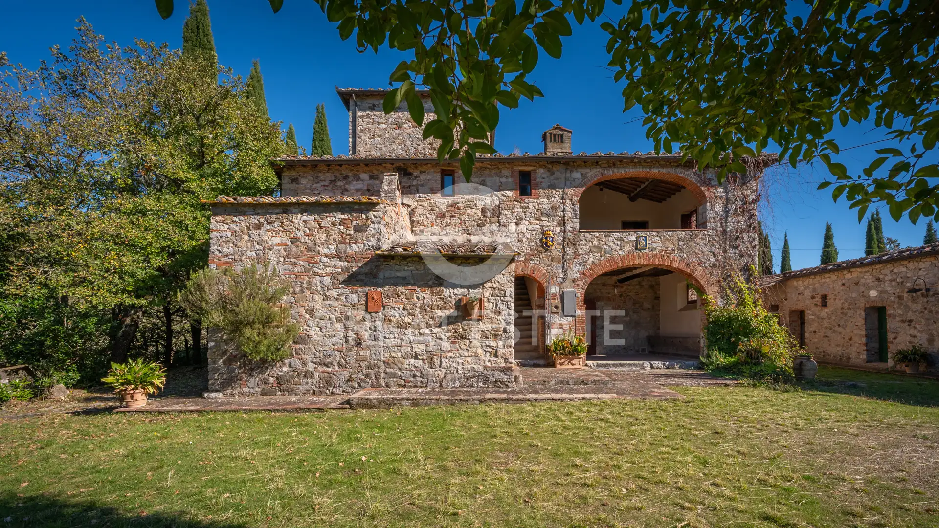 House 840m² in Italy, Siena. Priced at 1190000€ rent photo-3