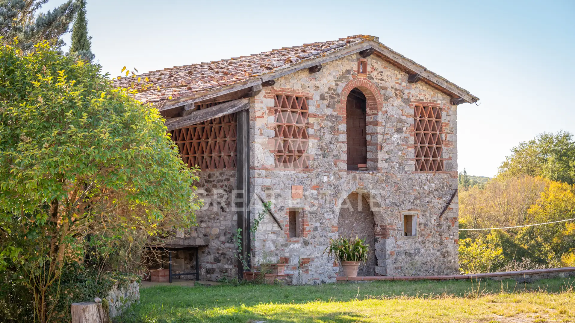 House 840m² in Italy, Siena. Priced at 1190000€ rent photo-4