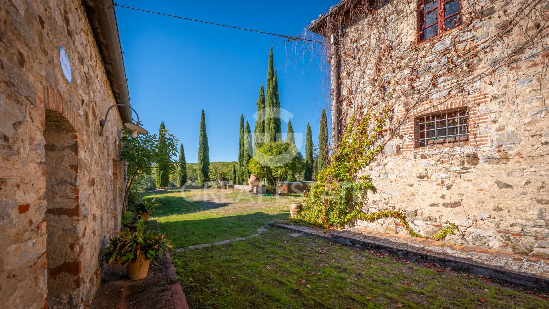 House 840m² in Italy, Siena. Priced at 1190000€ rent photo-8