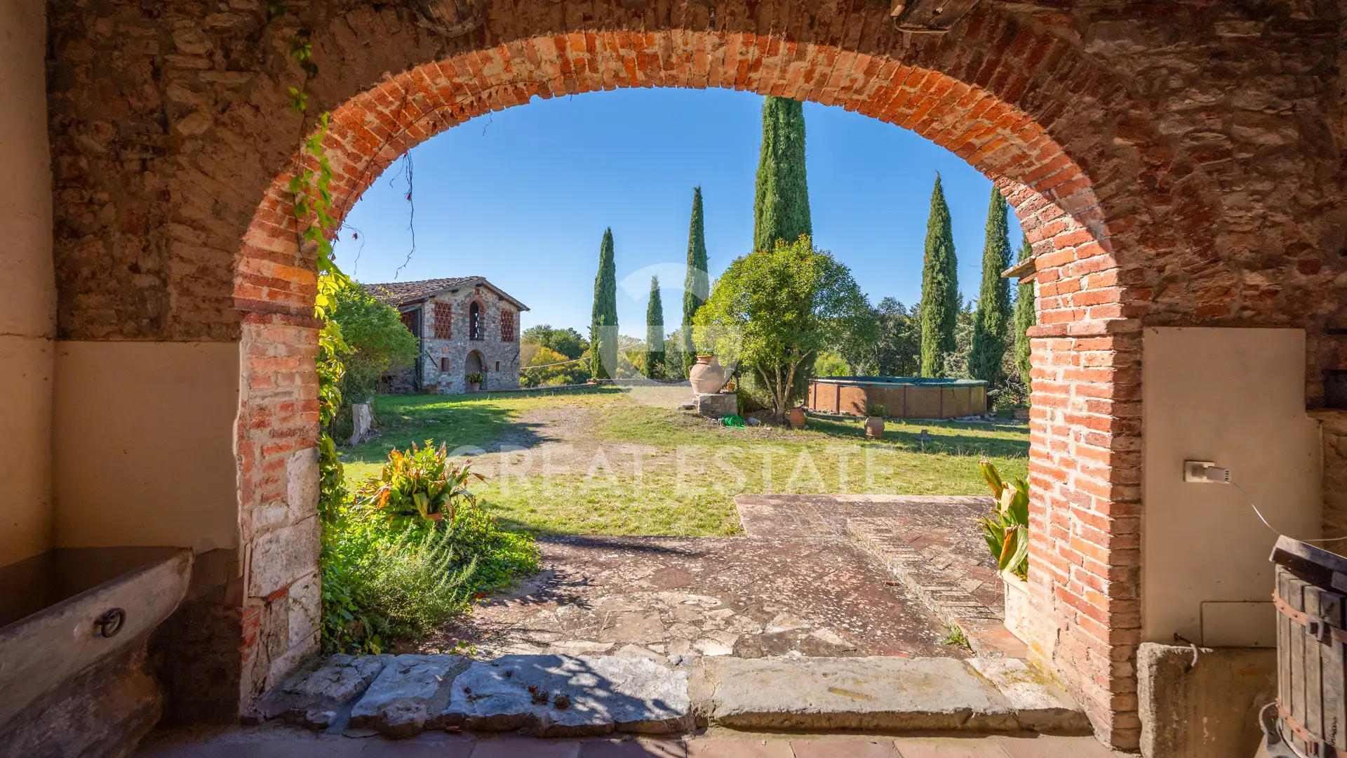 House 840m² in Italy, Siena. Priced at 1190000€ rent photo-10