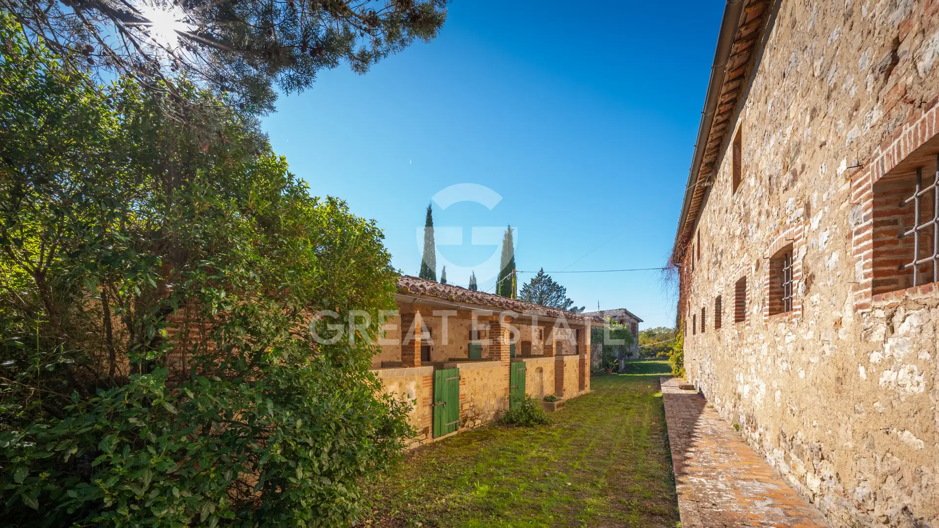 House 840m² in Italy, Siena. Priced at 1190000€ rent photo-13