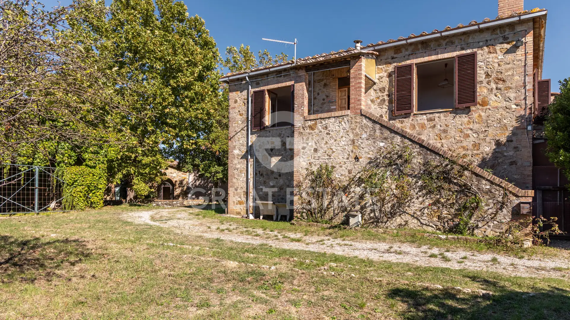 House 1030m² in Italy, Siena. Priced at 1250000€ rent photo-3