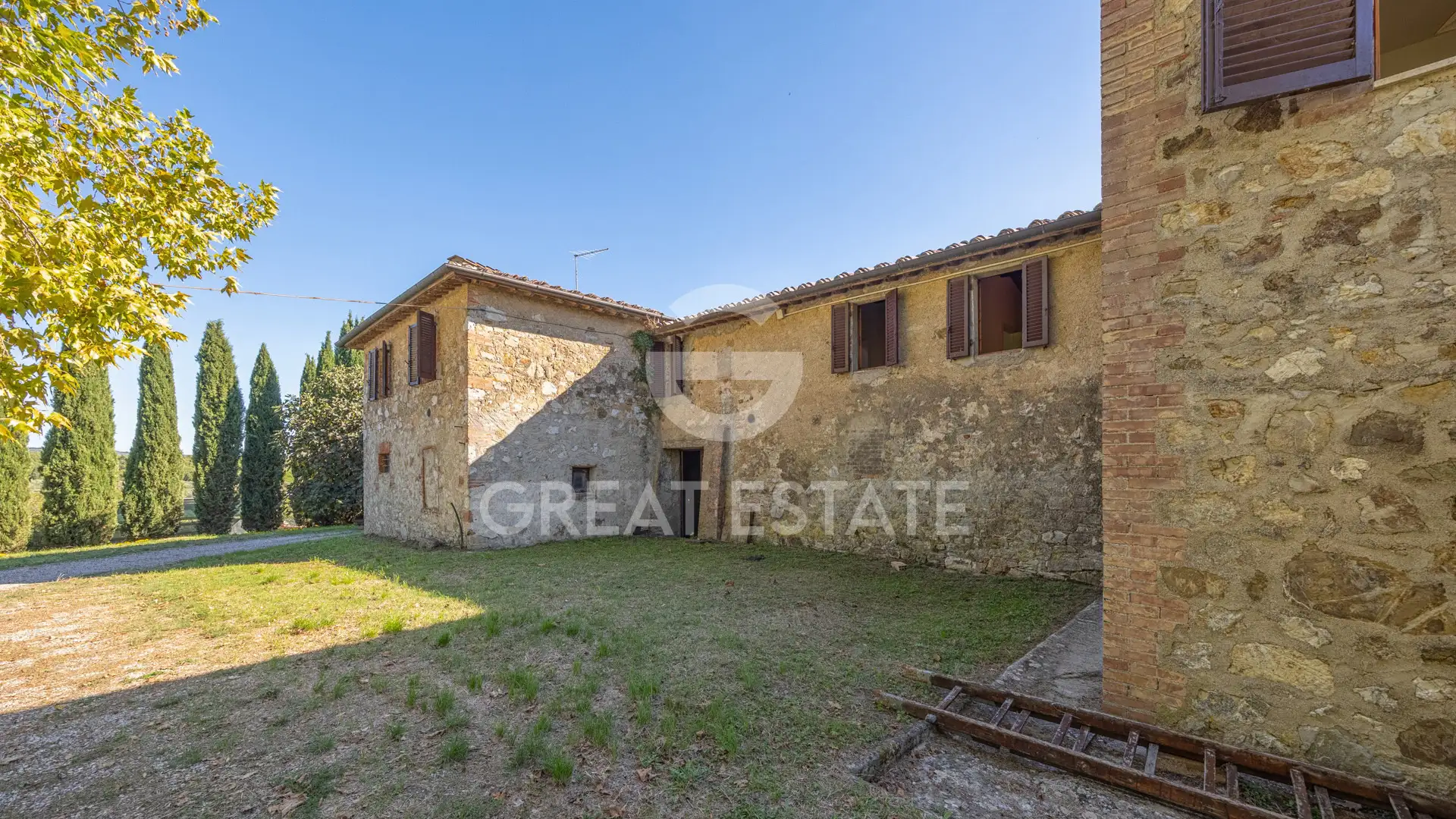 House 1030m² in Italy, Siena. Priced at 1250000€ rent photo-6