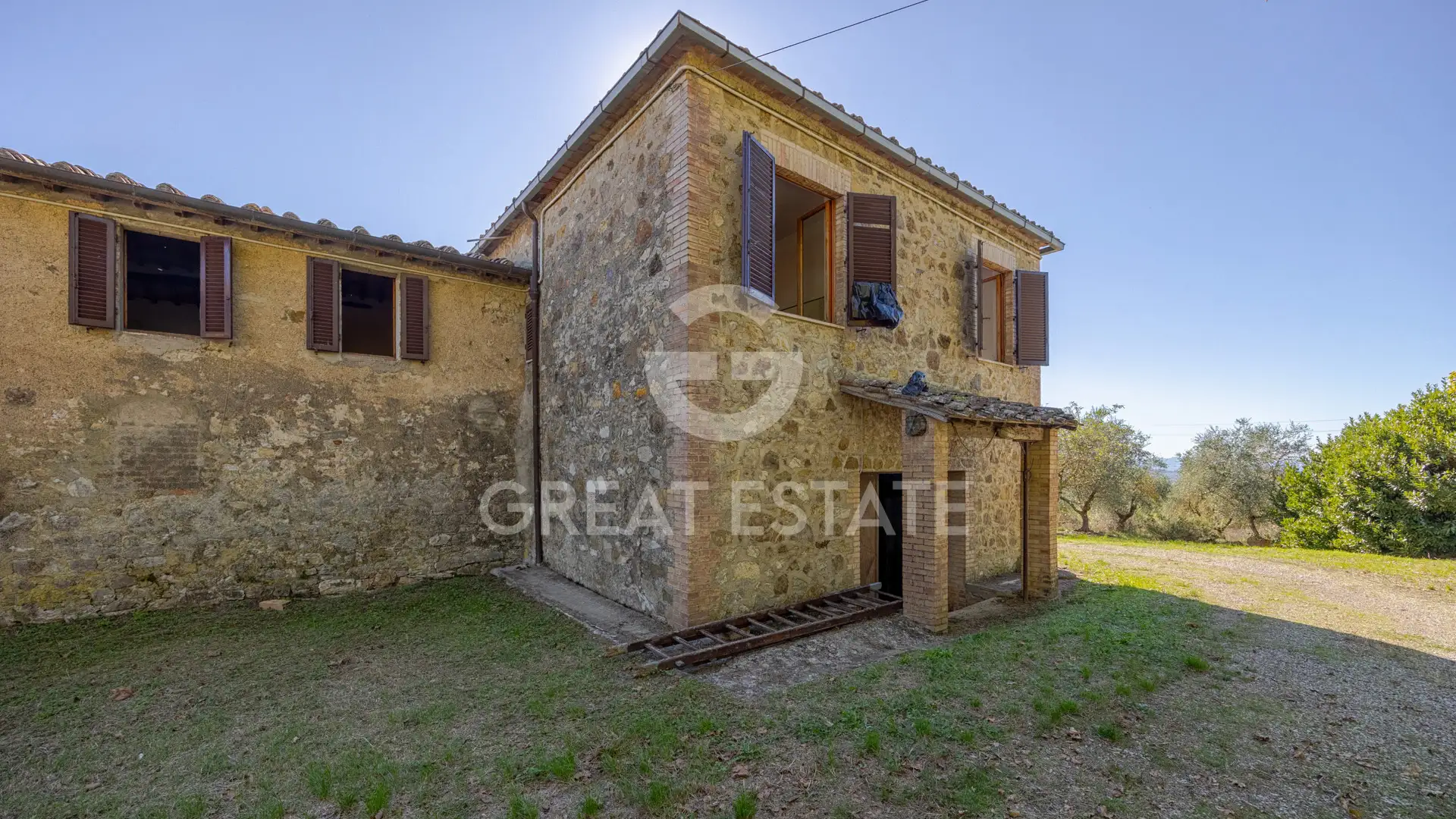 House 1030m² in Italy, Siena. Priced at 1250000€ rent photo-7