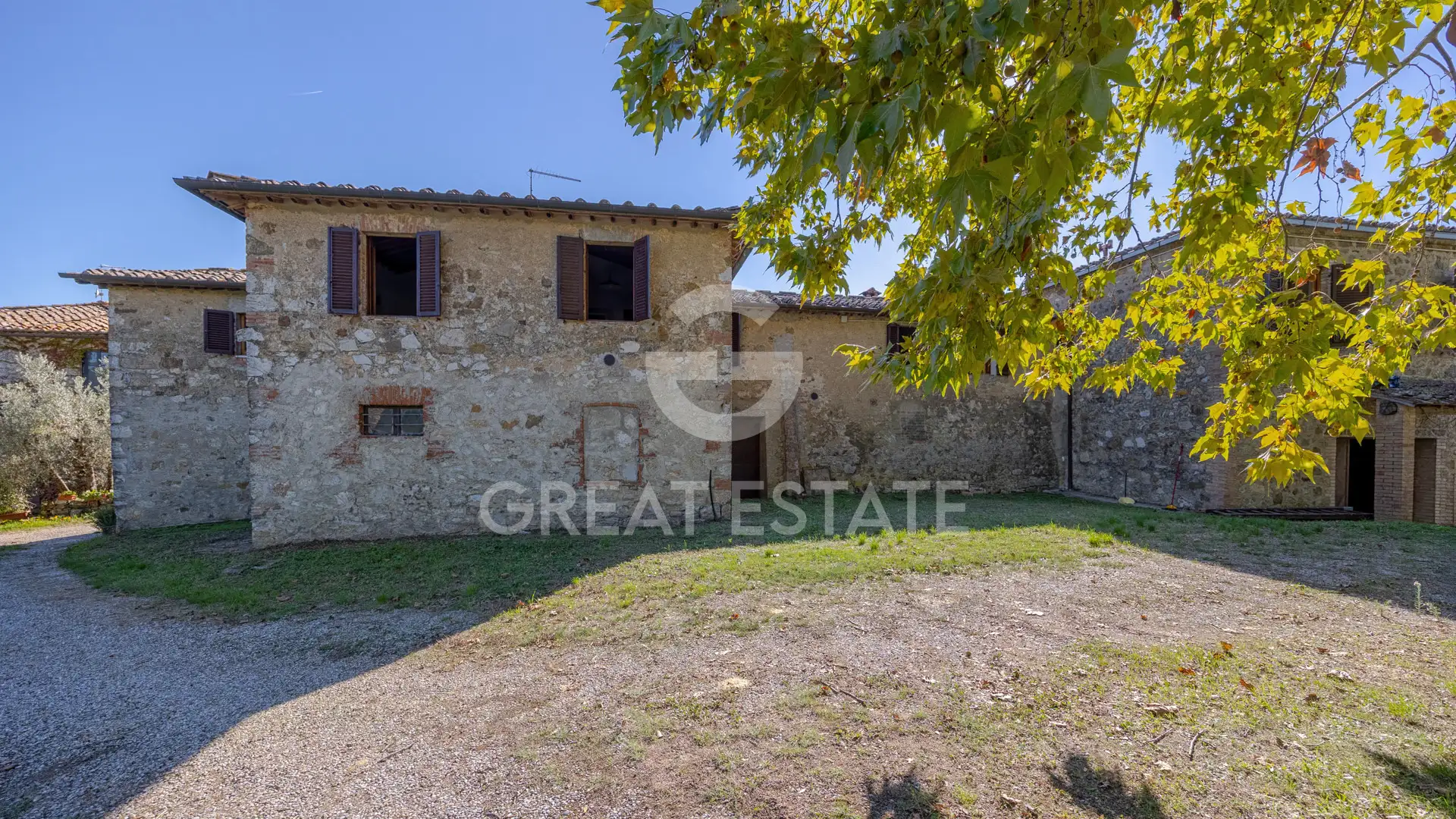 House 1030m² in Italy, Siena. Priced at 1250000€ rent photo-8
